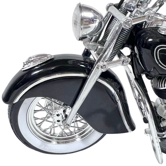 Guiloy 1948 Indian Chief Motorcycle 1/10 Scale Diecast Model Bike Black Chrome - Picture 7 of 16